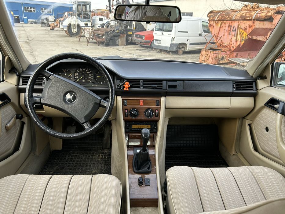 Mercedes-Benz W124 Vehicul Istoric