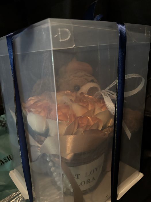 Продам Мишку с коробкой на 8марта