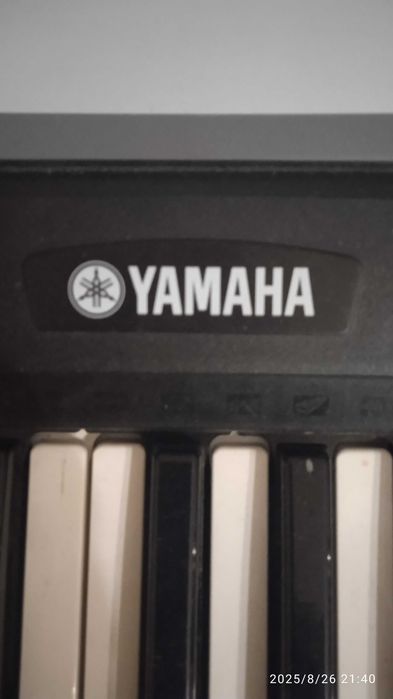 Синтезатор фирма Ямаха