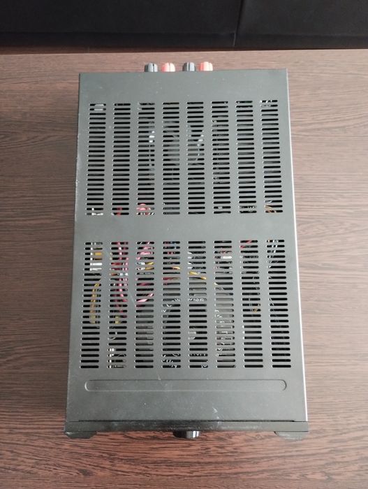 Emotiva BasX A-100 amplificator stereo