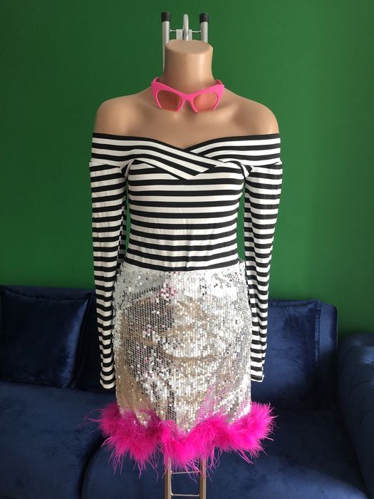 Fusta Shein cu paiete argintii si puf roz