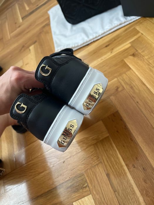 Сет Guess раница и кецове