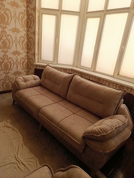 Срочно продается диван с двумя креслами совсем новая