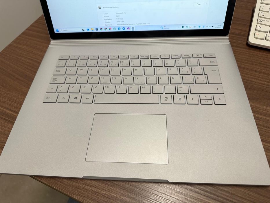 Microsoft Surface Book 2 15 inch schimb cu Macbook