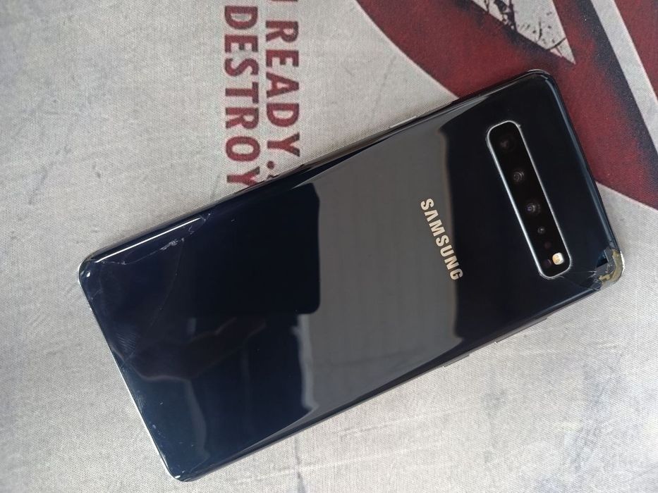 Samsung Galaxy S10 5G telefoni sotiladi