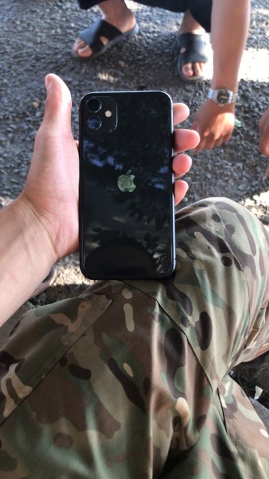 iPhone 11 в хорошем состоянии