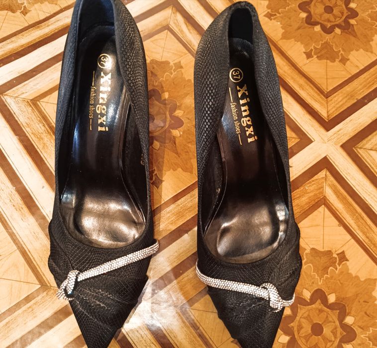 Продам туфли новые