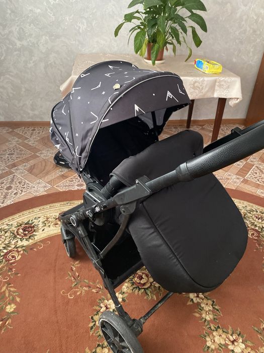 Продам коляску 10 тысяч тенге