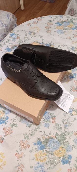 Продавам чисто нови Офицялни обувки номер 40 неизползвани