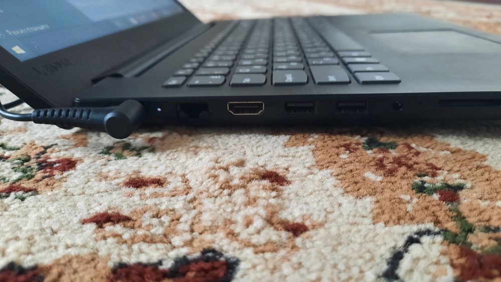 LENOVA  DESKTOP-LMCVJHT Ноутбук хороший  состаяние