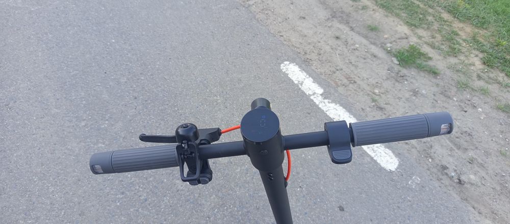 Vând Xiaomi elite nou
