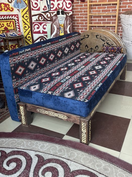 Стол диван стилизованый