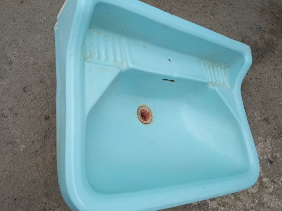 Раковина керамическая.