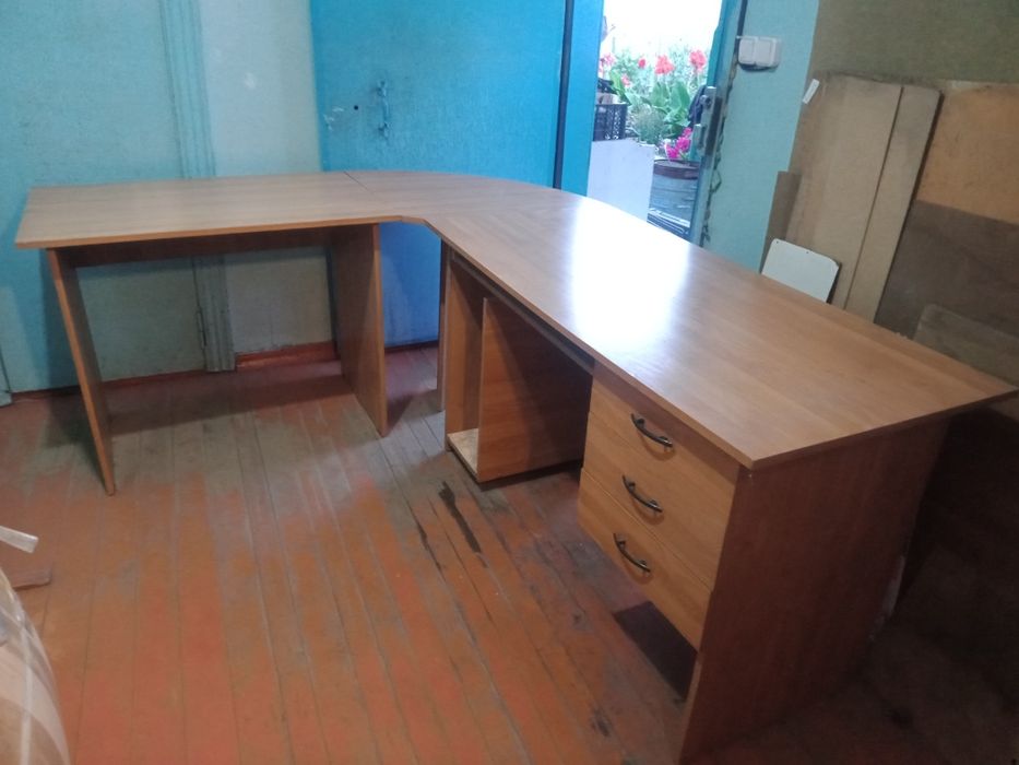 Продаю компьютерный стол