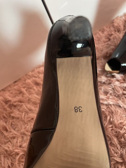 Дамски обувки на ток, токчета черни златни