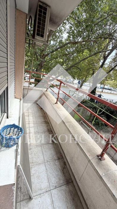 Продава се Тристаен апартамент в Пловдив, Каменица 1 - 170 кв.м за 1548 €/кв.м - Снимка #12