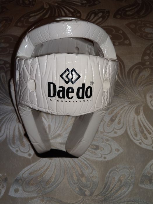 Продаю протектор, щитки и шлем