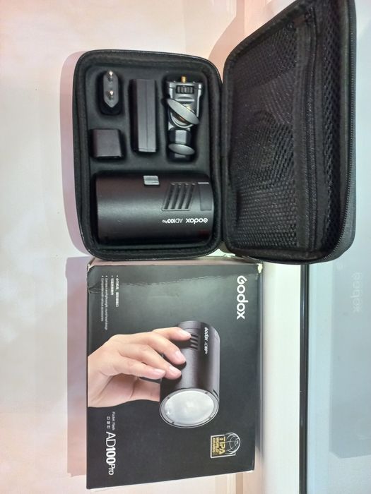 Ad100pro, Вспышка