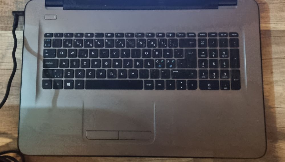 лаптоп HP Notebook модел 17-y001no