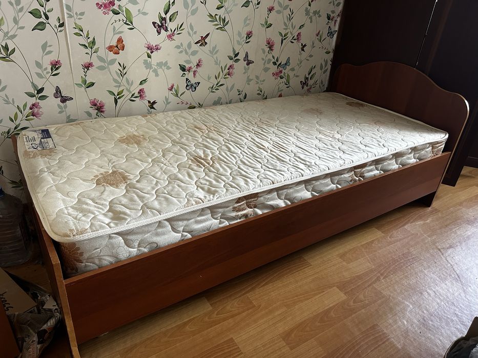 Продам шкаф 70 тыс, кровать 10тыс