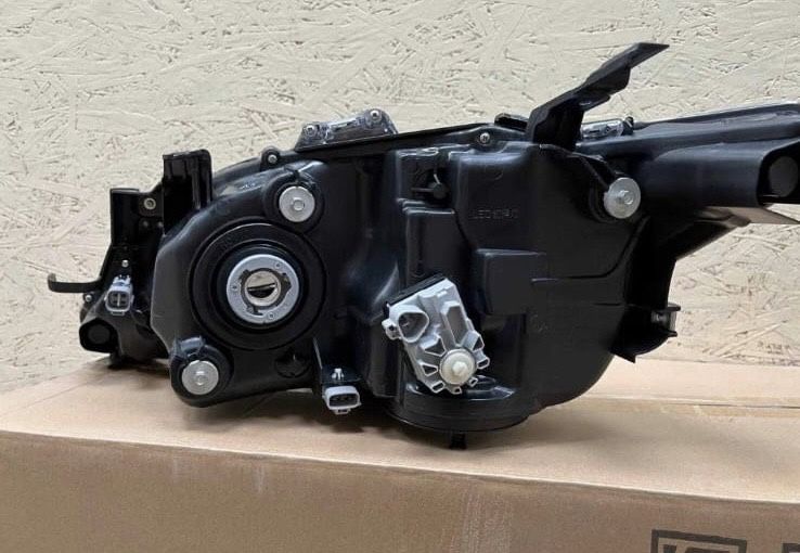 Продам фар TOYOTA 55