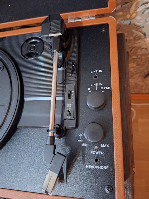 Продам виниловый проигрыватель