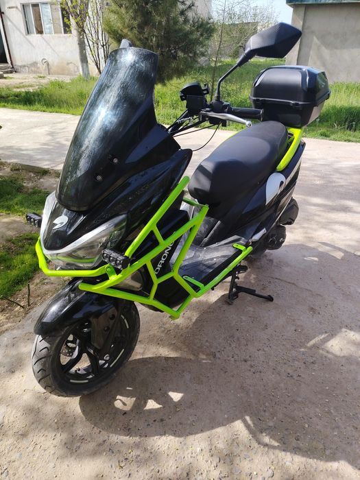 Benzinli Skuter sotiladi