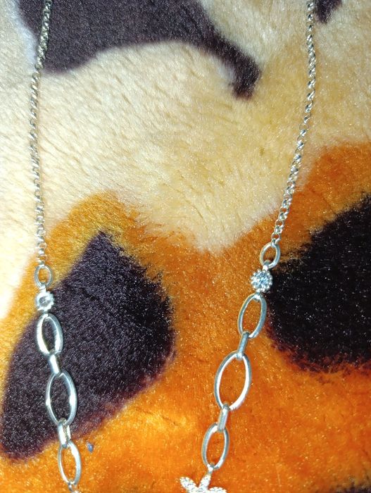 Сребърен ланец с камъни сваровски