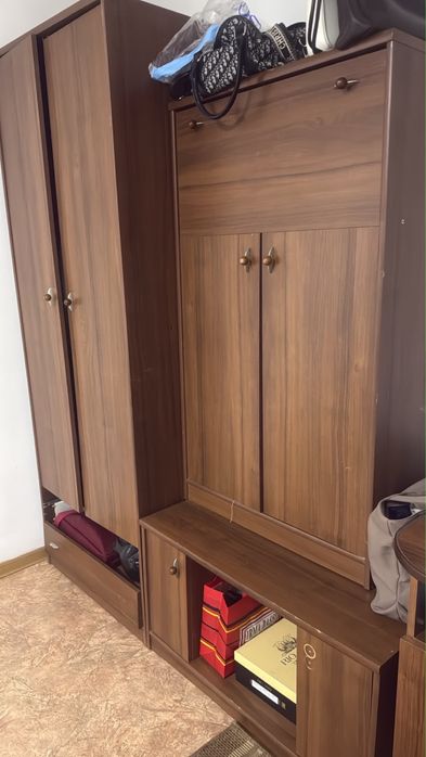 Шкафы в отличном состояний прочные