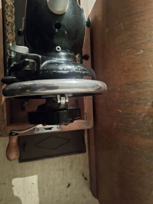 Продам швейную машинку