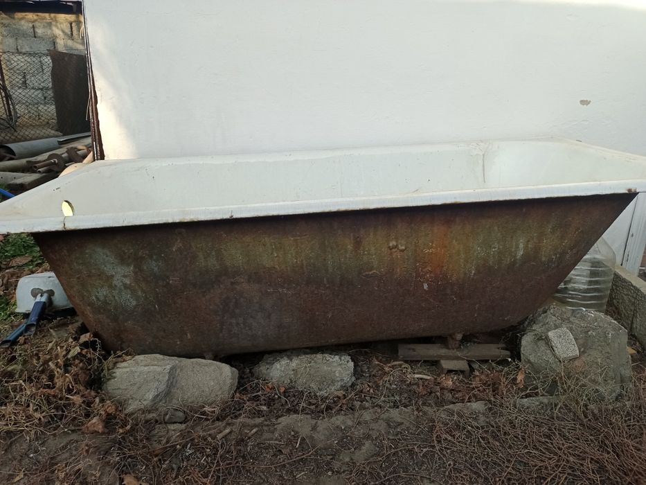 Продам чугунную ванную