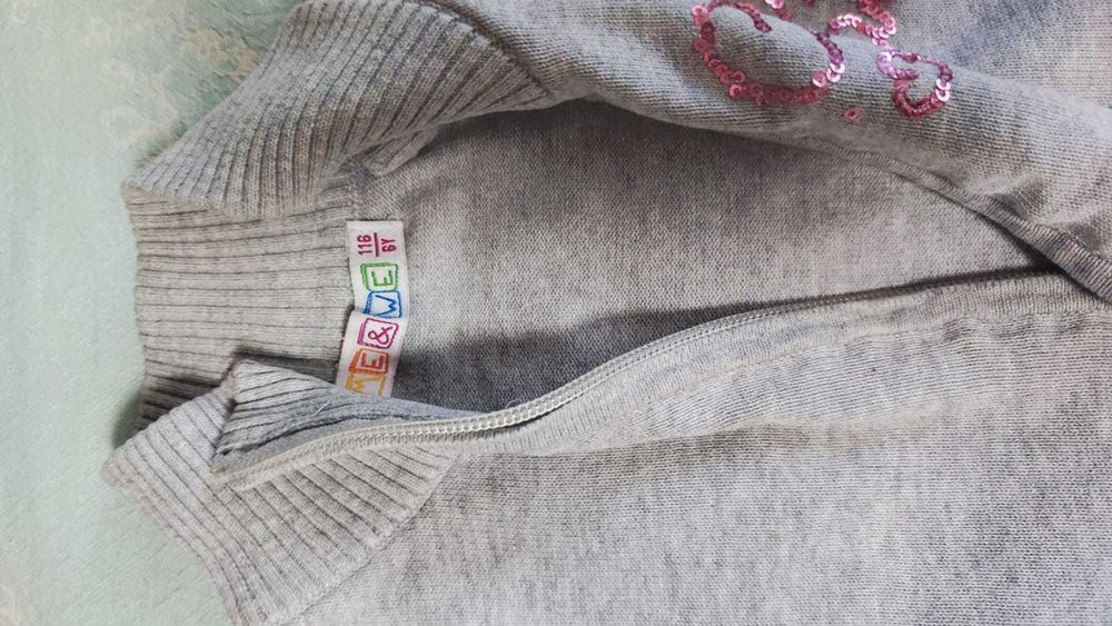 Одежда на девочку 4-6 лет (кофты, толстовки, платья)