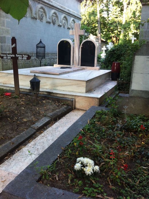 Cavou 6 locuri Cimitirul Bellu Bucuresti - nou, marmura Ruschita