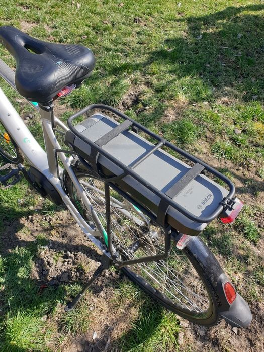 Bicicleta electrica hybrid Cube