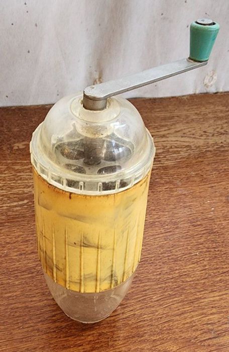 Продается ручная кофемолка