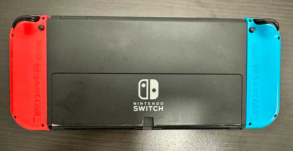 Nintendo Switch OLED HEG-001 + Joy-Con originale + Grip