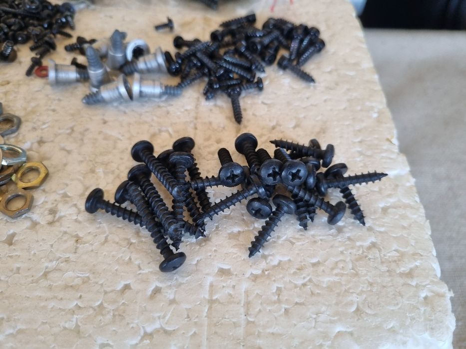 Pachet dif suruburi Boxe, piulite Potentiometre, etc.