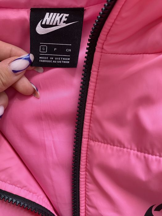Geacă Nike Roz , purtata o singura data, pret negociabil