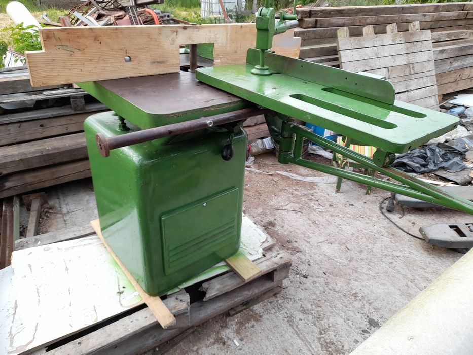 Masina de frezat lemn