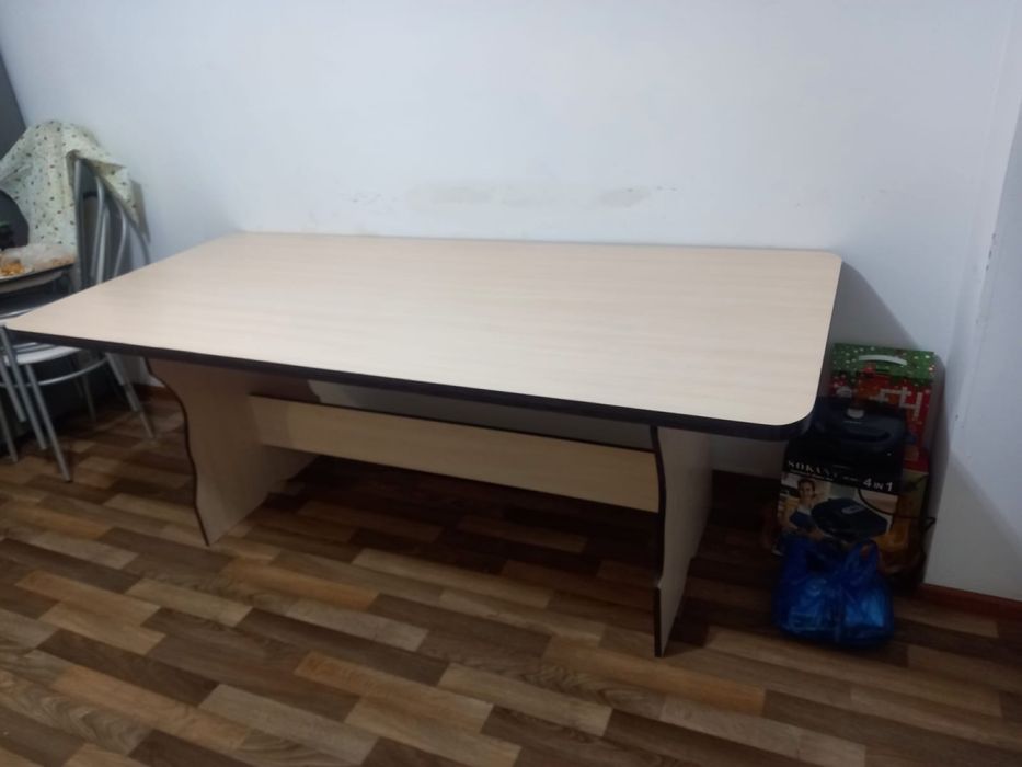 Продам стол 2метр