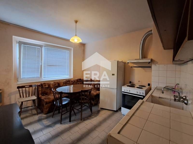 Дава се под наем Двустаен апартамент в Варна, Център - 46 кв.м за 348.84 € - Снимка #4