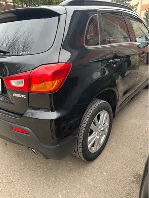 Vând Mitsubishi ASX