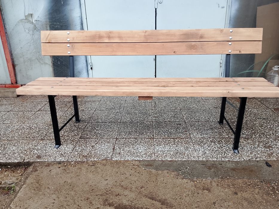 Градинска пейка.