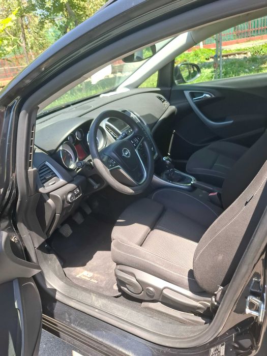 Vand Opel Astra 4500 euro  ecoflex Sports Tourer an 2015