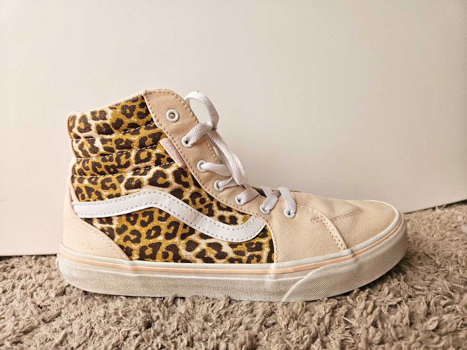 Запазени Vans кецове, номер 37!