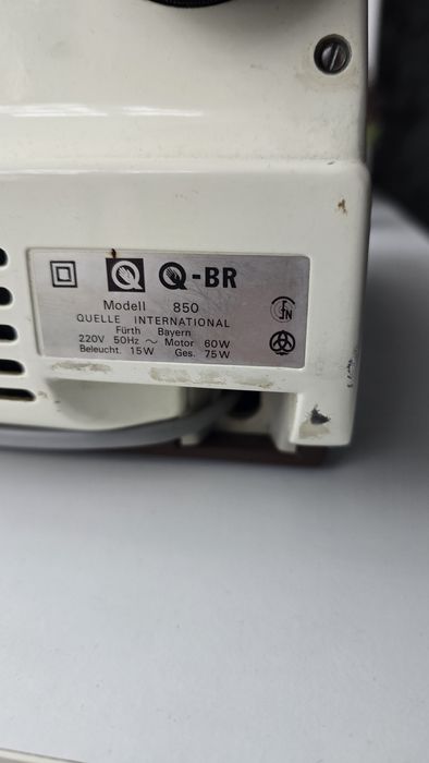 Masina de cusut Privileg (Singer) cu comanda la mana