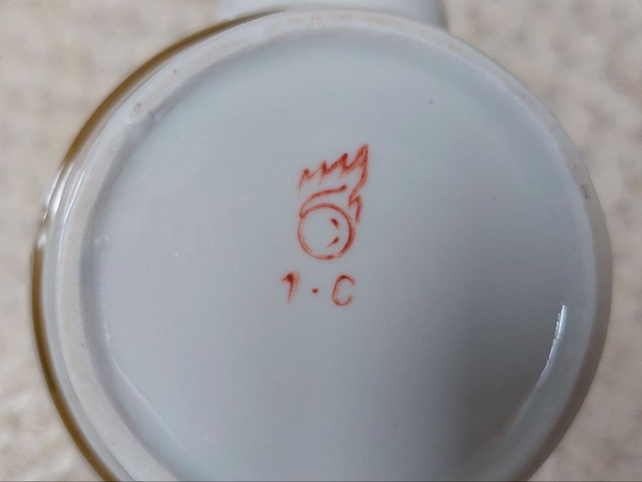 Фарфоровый чайник