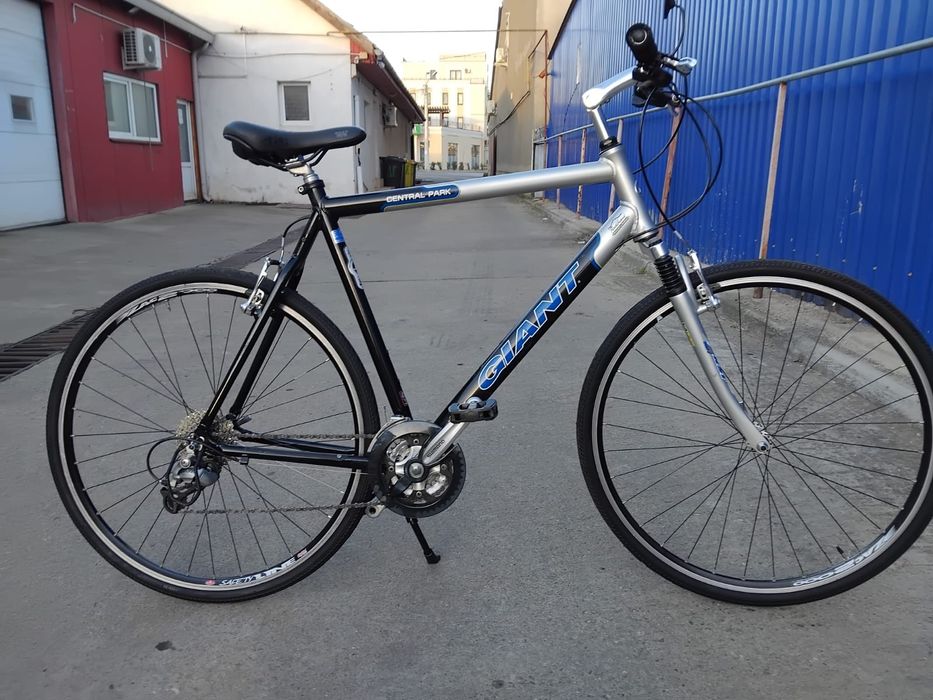 Vând bicicleta Giant din aluminiu pentru bărbați