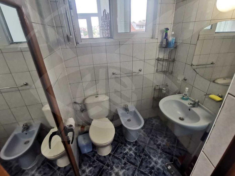 Продава се Тристаен апартамент в Бургас, Център - 90 кв.м за 1989 €/кв.м - Снимка #9