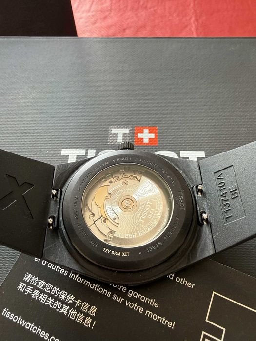 Часовник TISSOT PRX CARBON